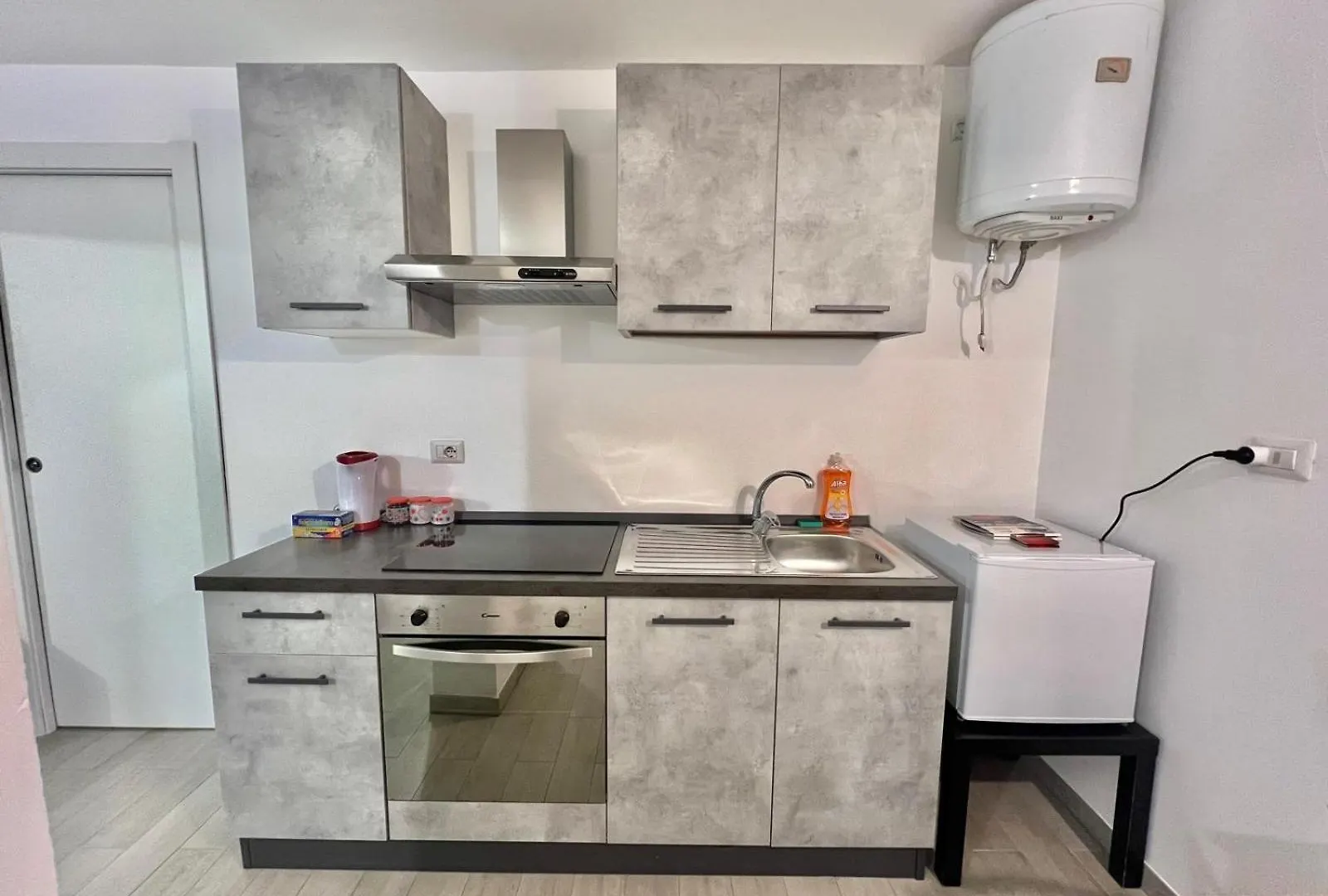 Abruzzi Home S&S, Graziosa, Accanto Metropolitana Verde Cologno Sud M2, Con Parcheggio Gratuito In Strada Cologno Monzese 0*,