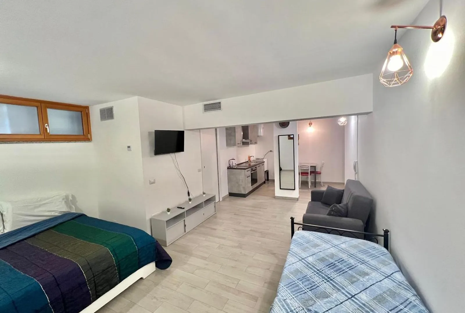 Abruzzi Home S&S, Graziosa, Accanto Metropolitana Verde Cologno Sud M2, Con Parcheggio Gratuito In Strada Cologno Monzese