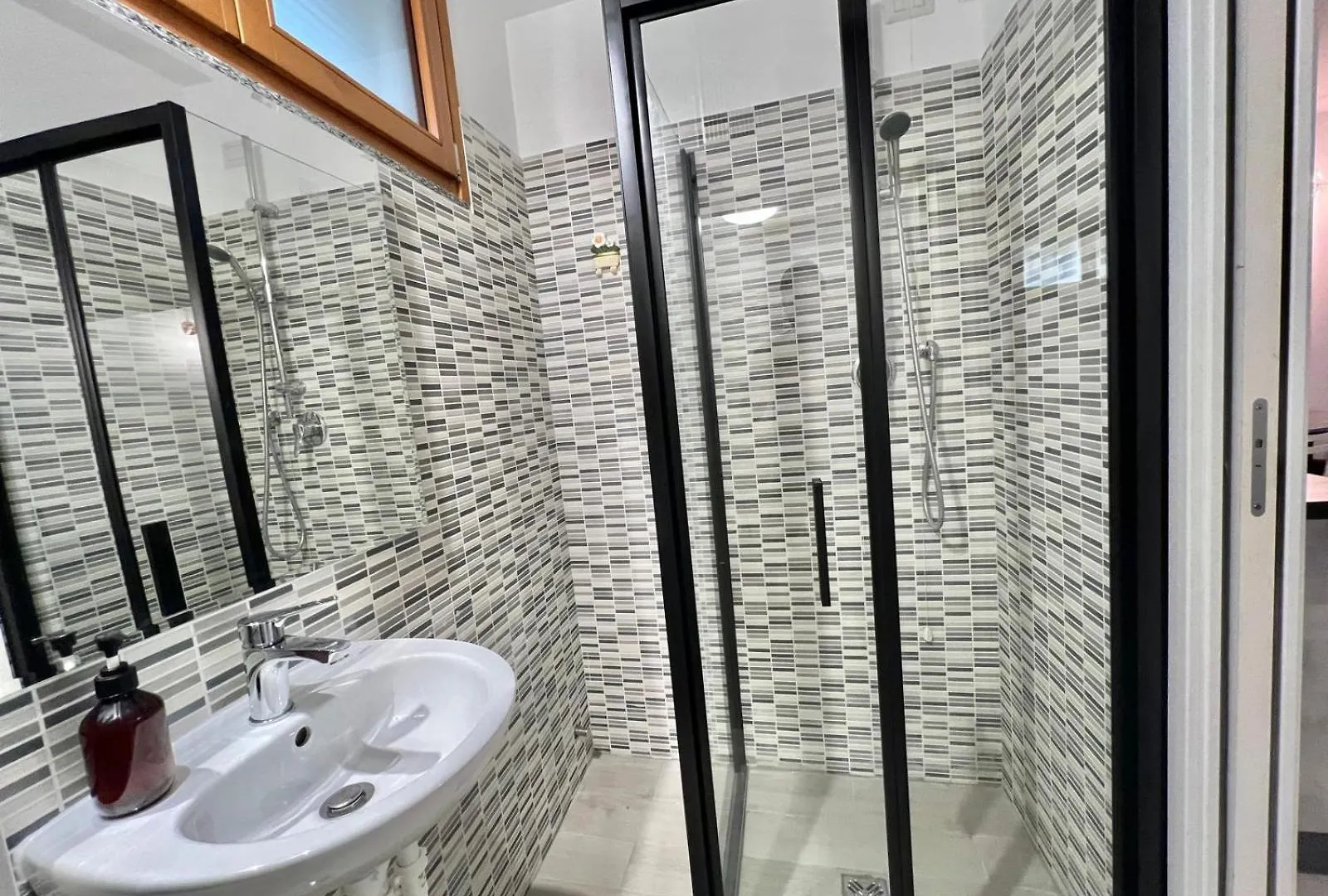 Abruzzi Home S&S, Graziosa, Accanto Metropolitana Verde Cologno Sud M2, Con Parcheggio Gratuito In Strada Cologno Monzese