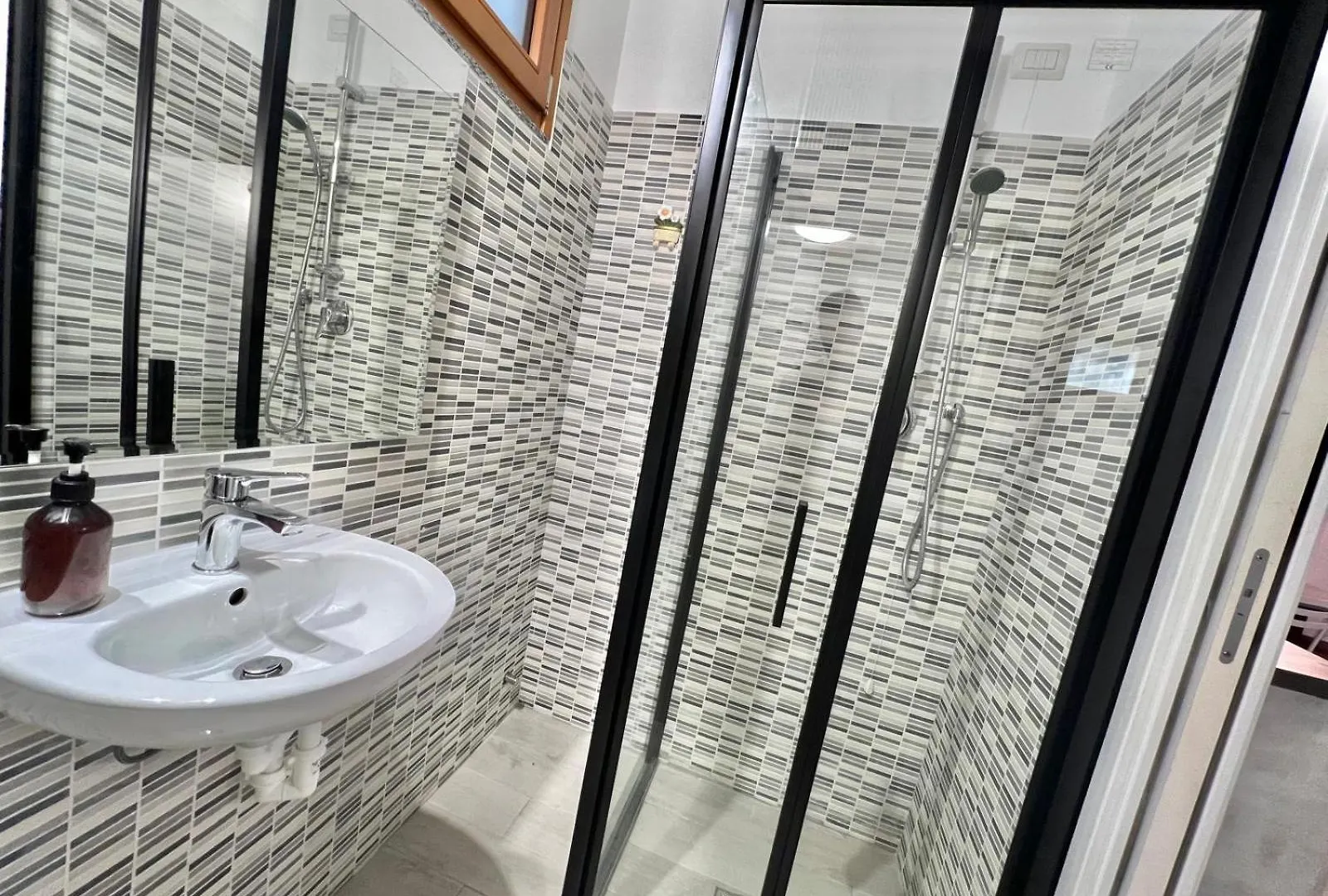 Abruzzi Home S&S, Graziosa, Accanto Metropolitana Verde Cologno Sud M2, Con Parcheggio Gratuito In Strada Cologno Monzese Apartment
