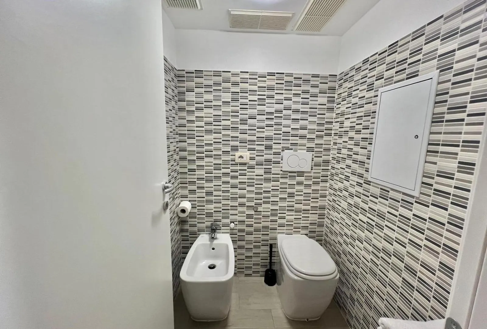 Abruzzi Home S&S, Graziosa, Accanto Metropolitana Verde Cologno Sud M2, Con Parcheggio Gratuito In Strada Cologno Monzese 0*,  Italy