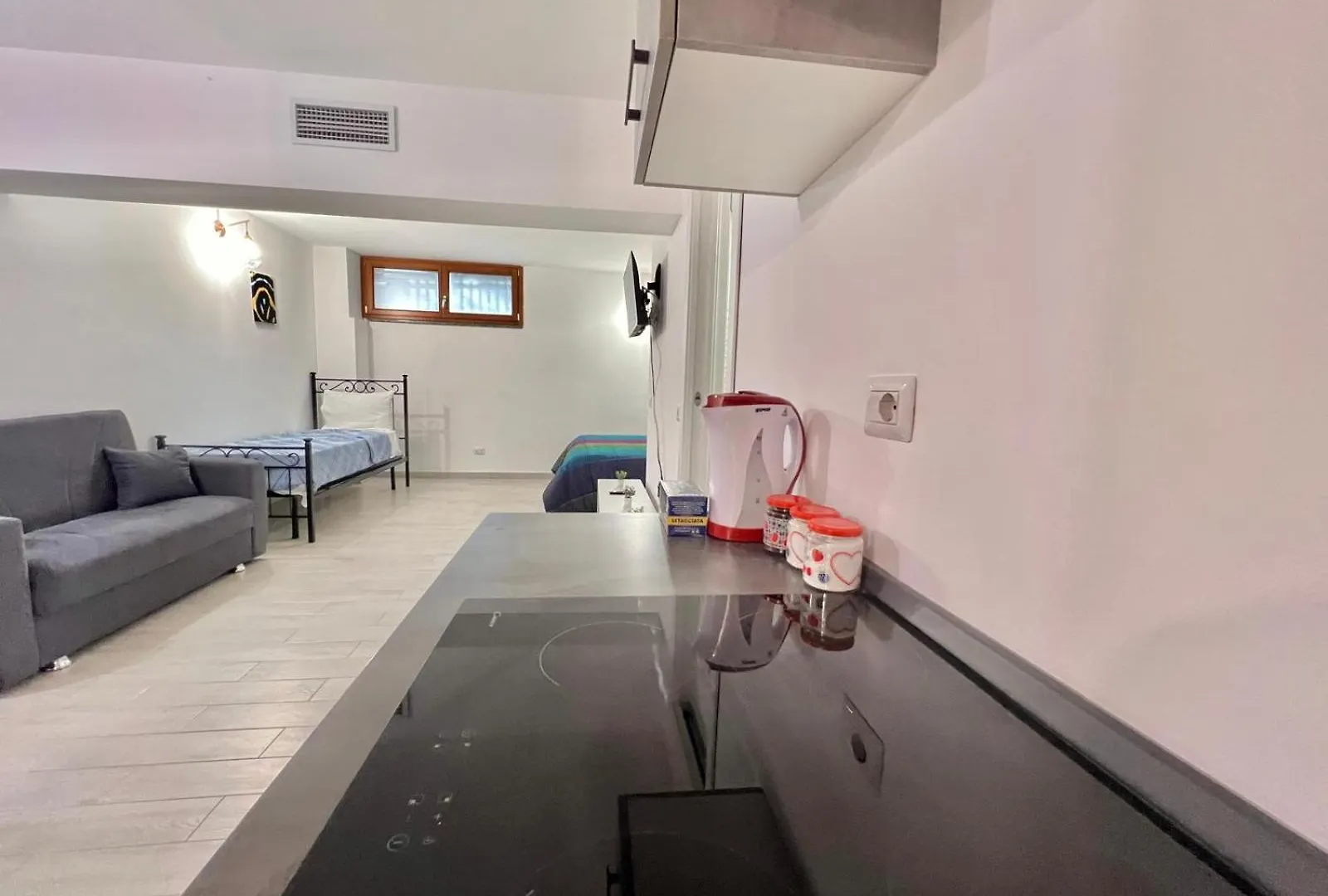 Abruzzi Home S&S, Graziosa, Accanto Metropolitana Verde Cologno Sud M2, Con Parcheggio Gratuito In Strada Cologno Monzese 0*,  Italy