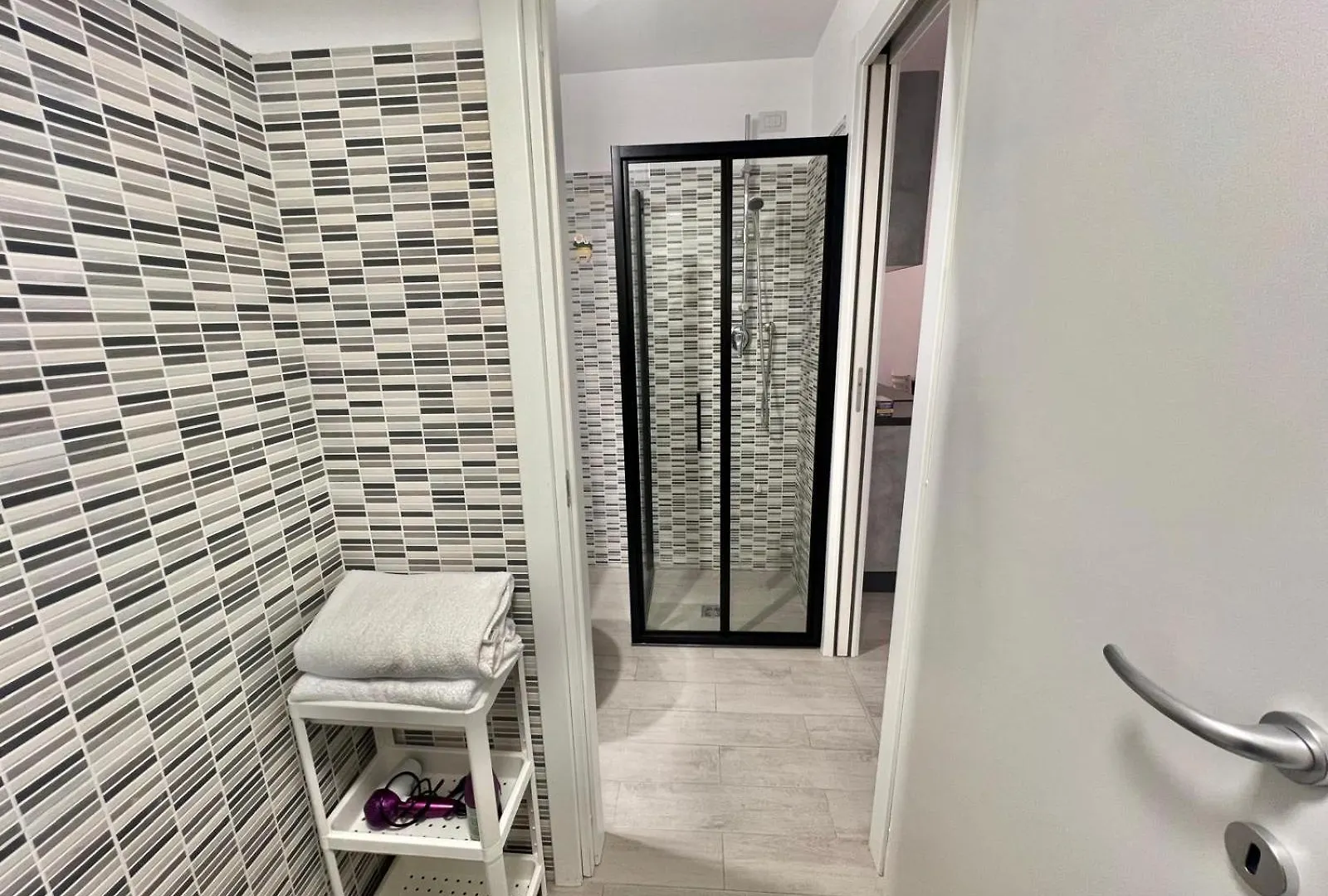 Abruzzi Home S&S, Graziosa, Accanto Metropolitana Verde Cologno Sud M2, Con Parcheggio Gratuito In Strada Cologno Monzese Italy