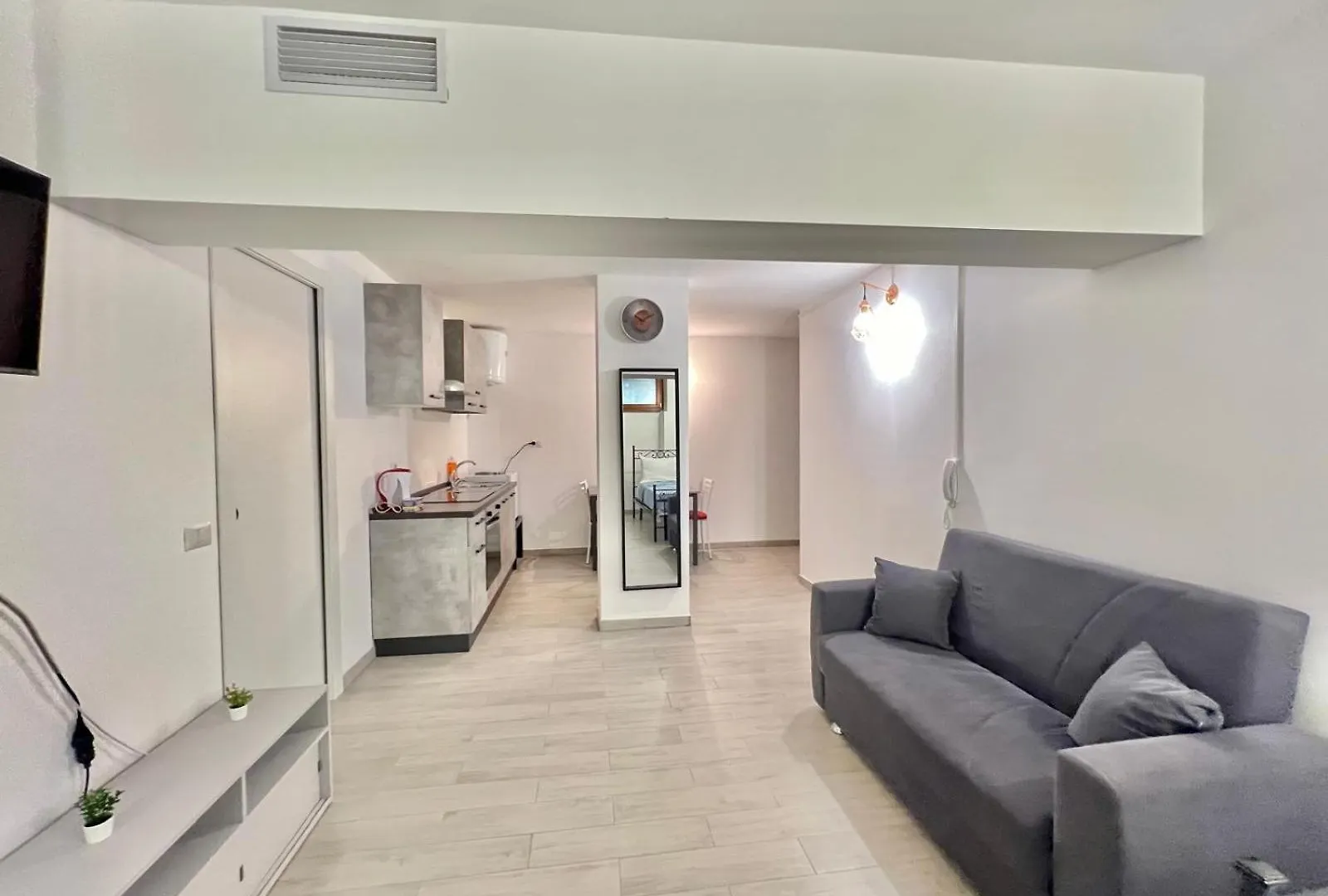 Abruzzi Home S&S, Graziosa, Accanto Metropolitana Verde Cologno Sud M2, Con Parcheggio Gratuito In Strada Cologno Monzese Apartment